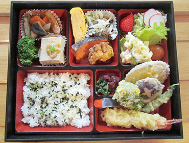 楠こもれびの郷「地産地消弁当」