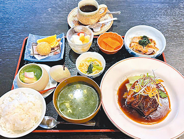古民家中華フォンチョン（鳳瓊）「スペシャル満腹定食」